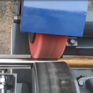 Round pipe polishing machine