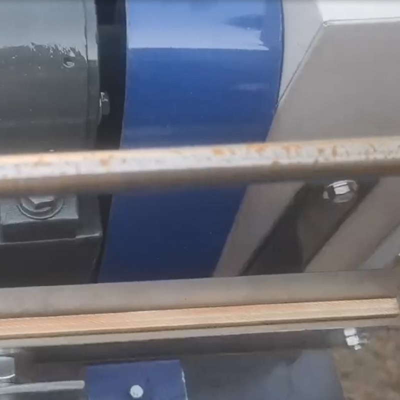 Steel bar polishing machine