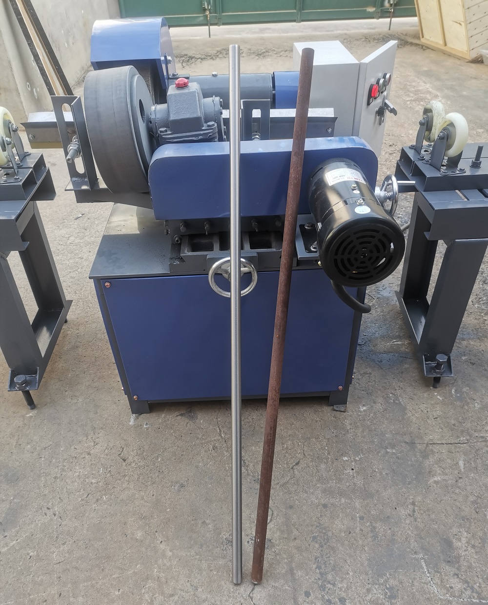 Automatic Pipe Polishing Machine With Pipe Stands