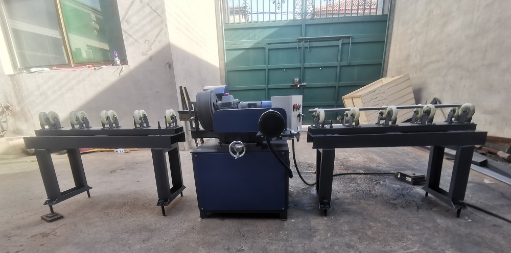Automatic Pipe Polishing Machine With Pipe Stands