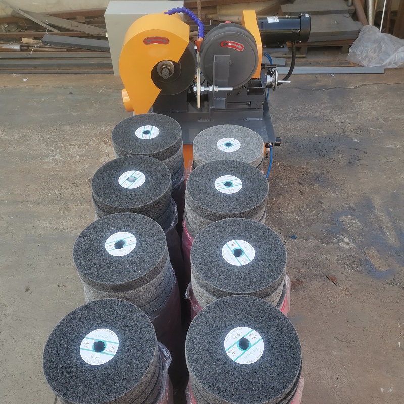 Pipe rust removal machine
