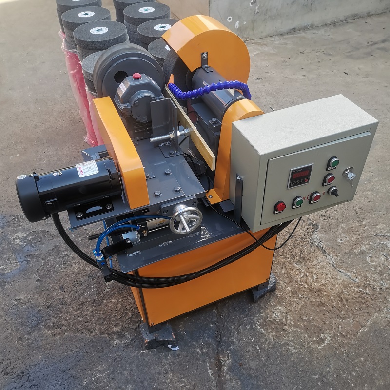 Pipe rust removal machine