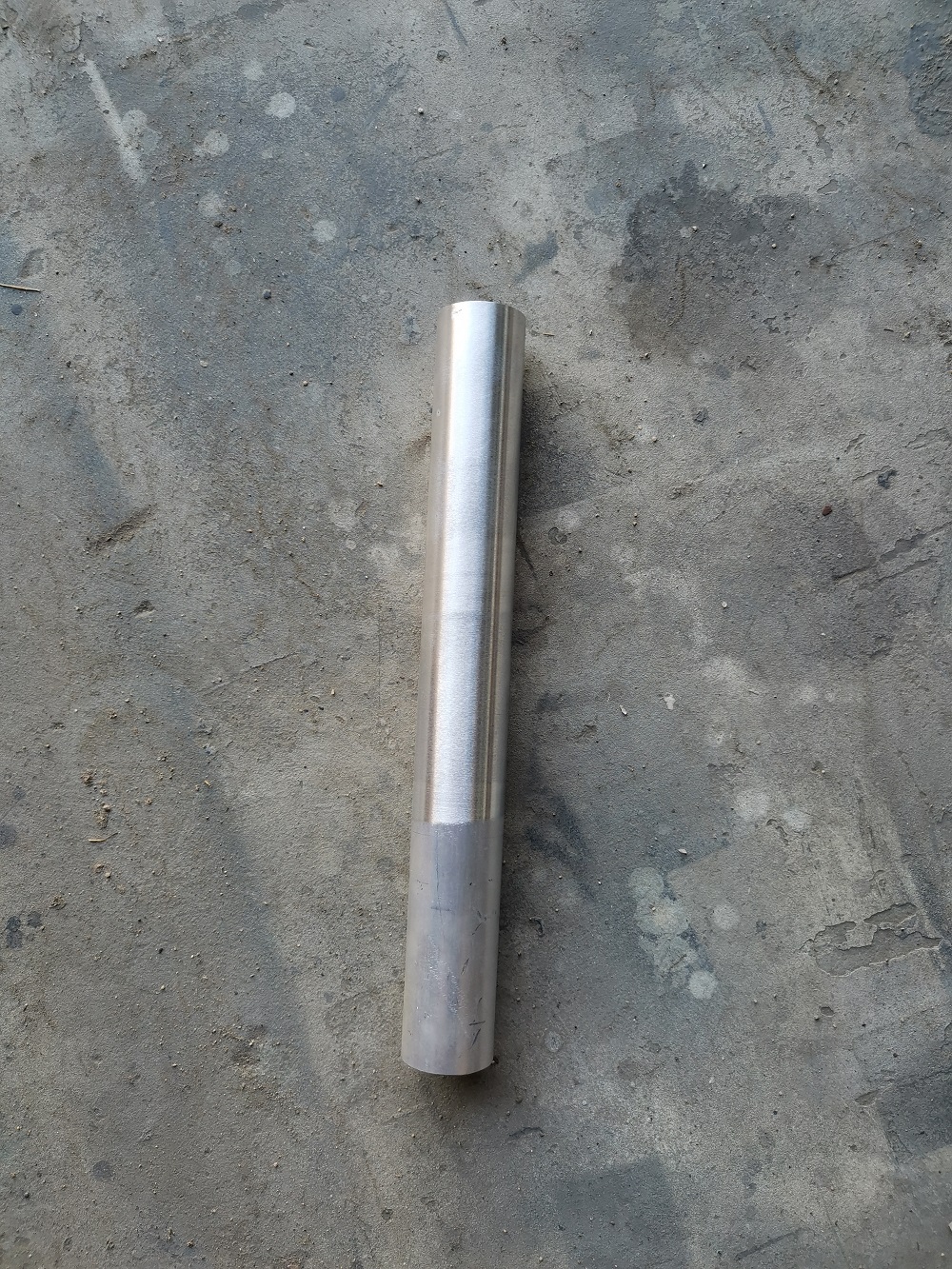 Planetary polishing machine for both straight and bent pipe