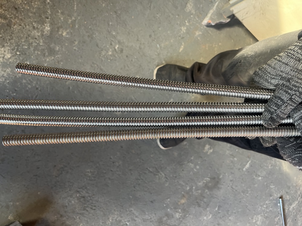 Threaded rod grinding polishing machine