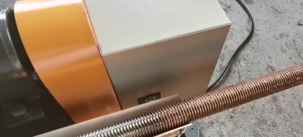 Threaded rod grinding polishing machine