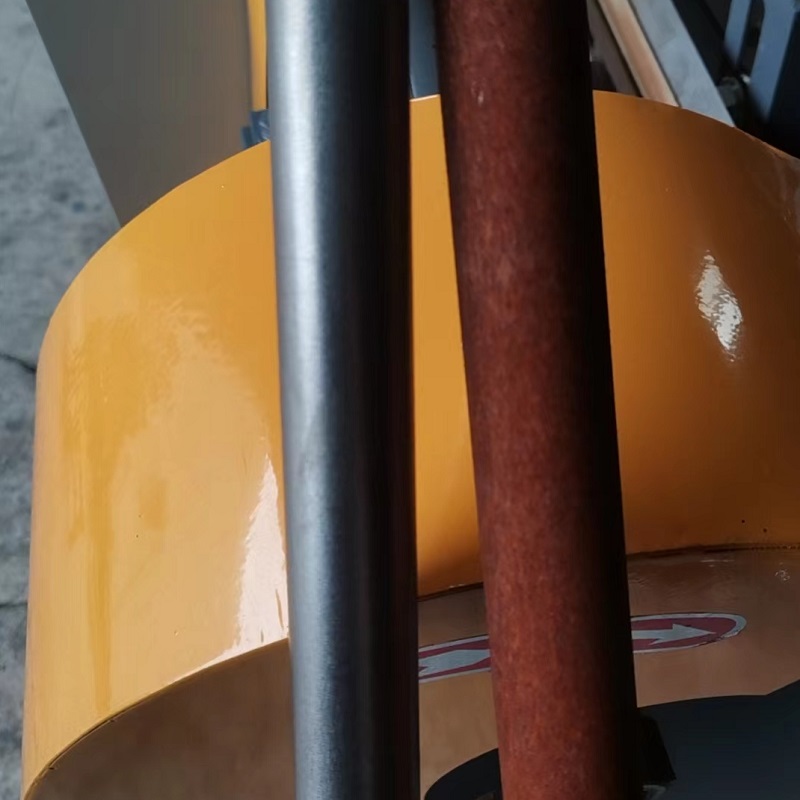 Pipe rust removing machine