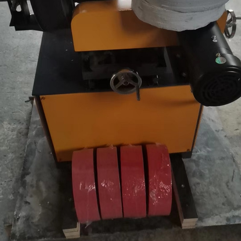 Pipe rust removing machine