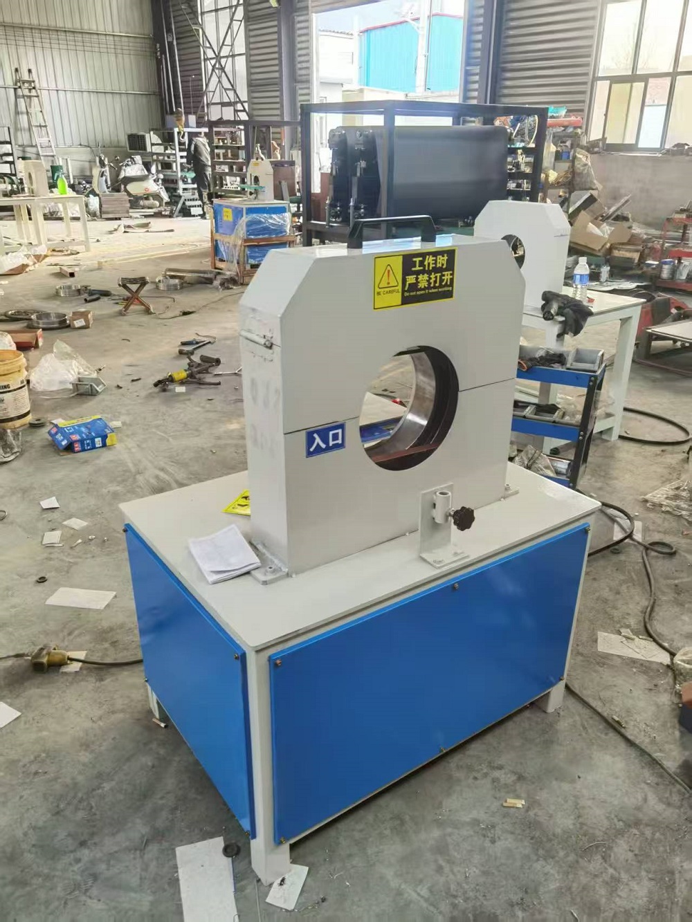 Planetary pipe polishing machine