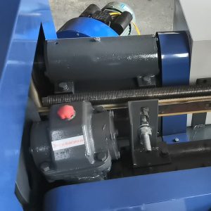 Screw bolt polishing machine