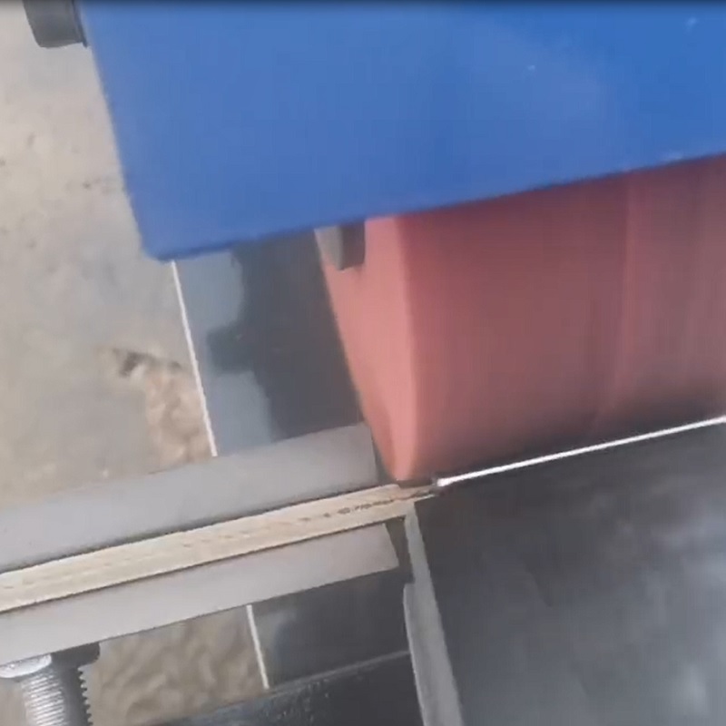 Stud bolt polishing machine