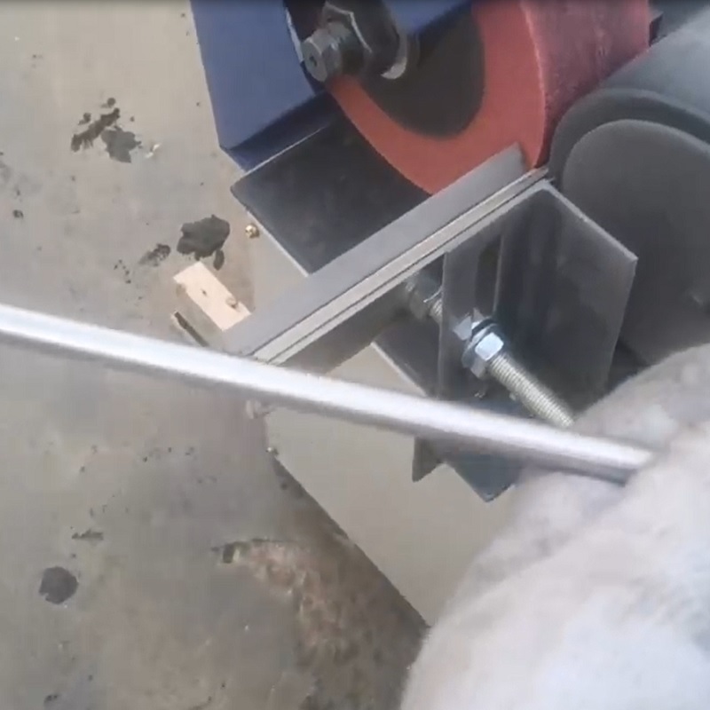Stud bolt polishing machine