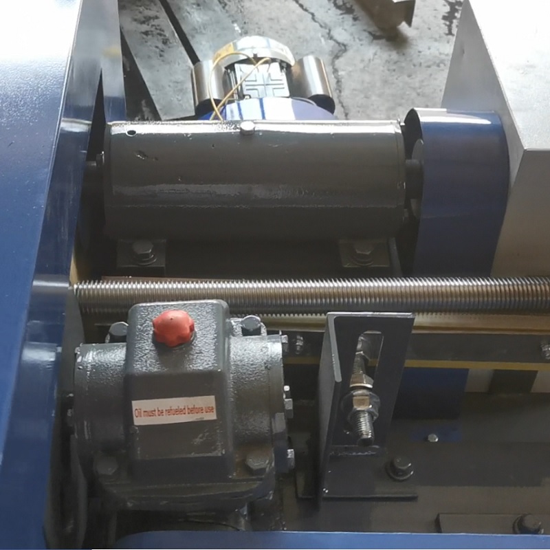 Stud bolt polishing machine