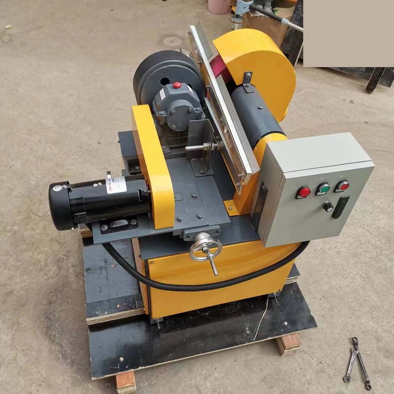 Studs polishing machine