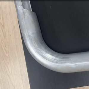 Bending pipe polishing machine