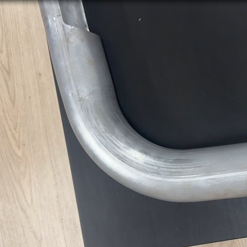 Bending pipe polishing machine