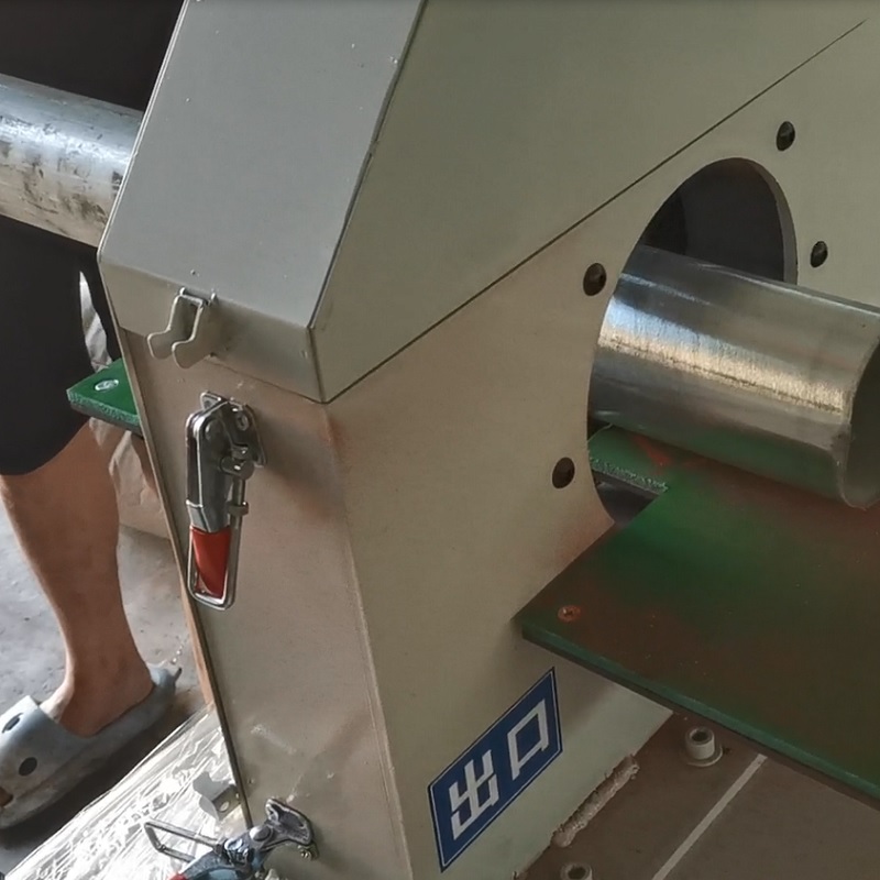 Bending pipe polishing machine