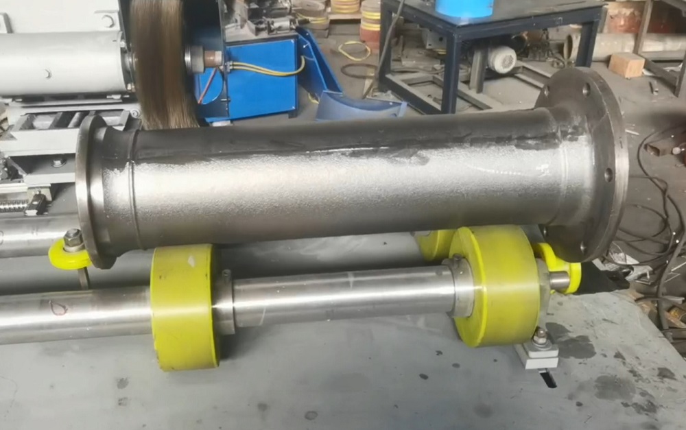 Flange pipe polishing machine