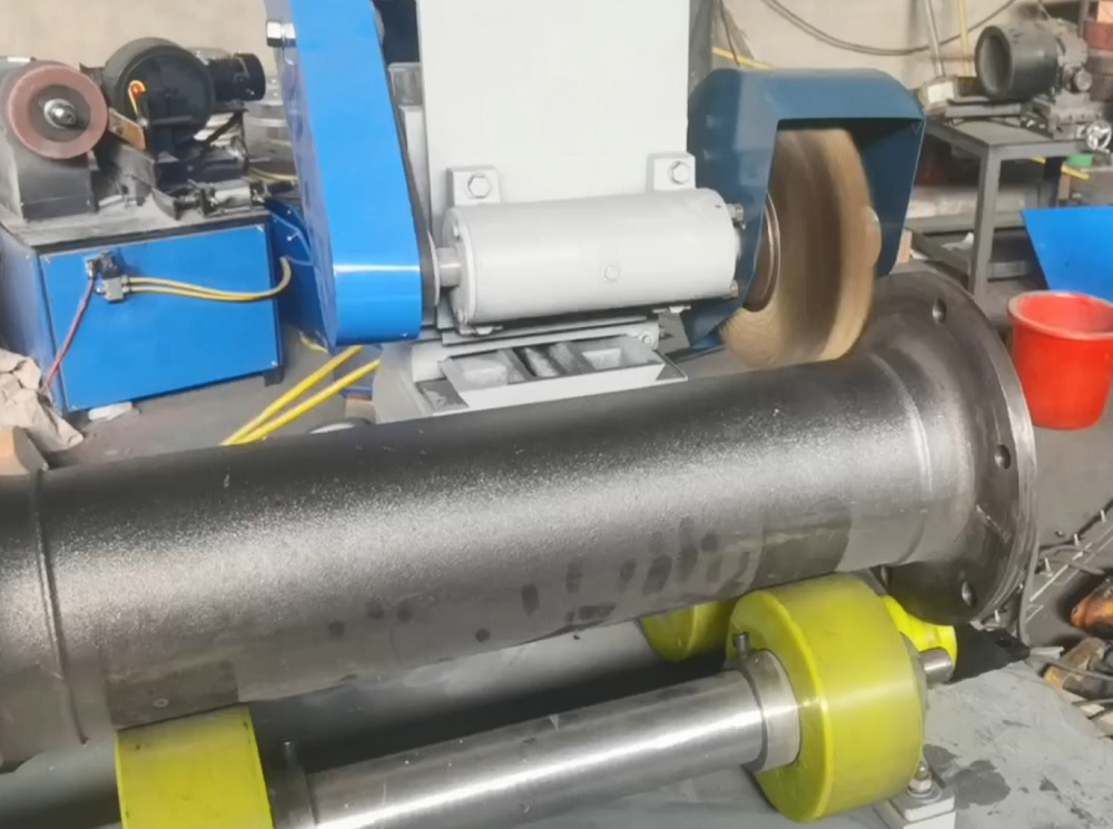 Flange pipe polishing machine