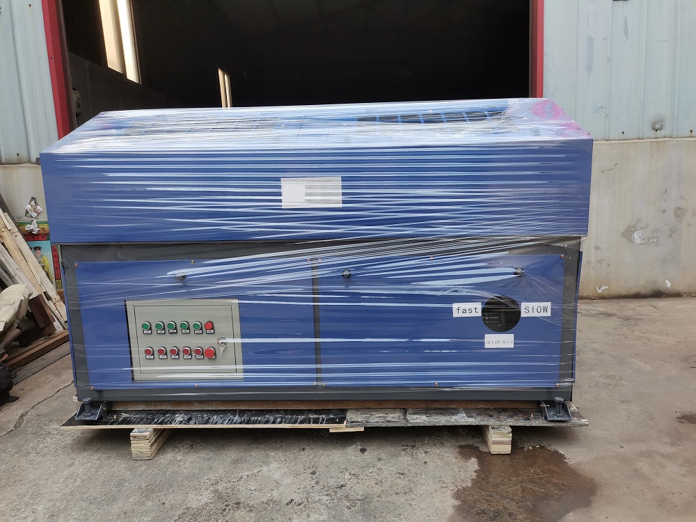 Centerless pipe polishing machine