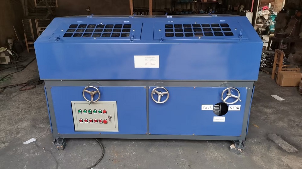 Centerless pipe polishing machine