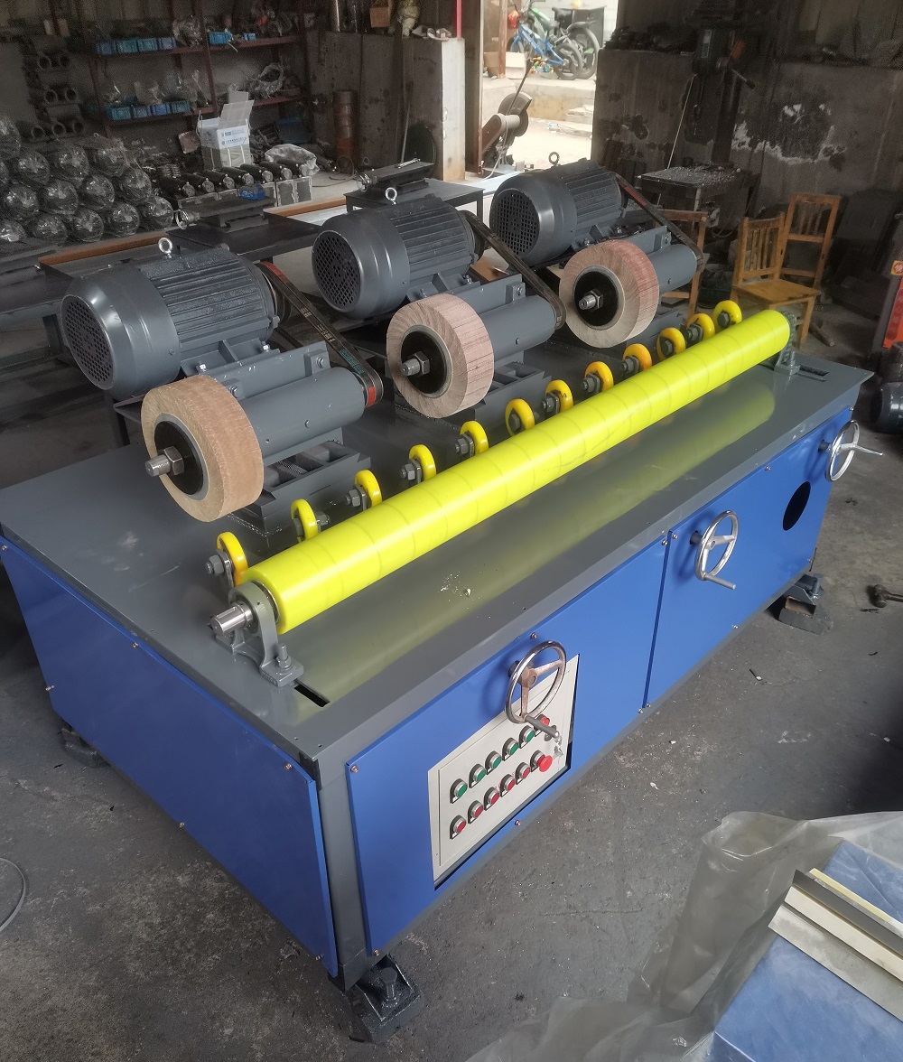Centerless pipe polishing machine