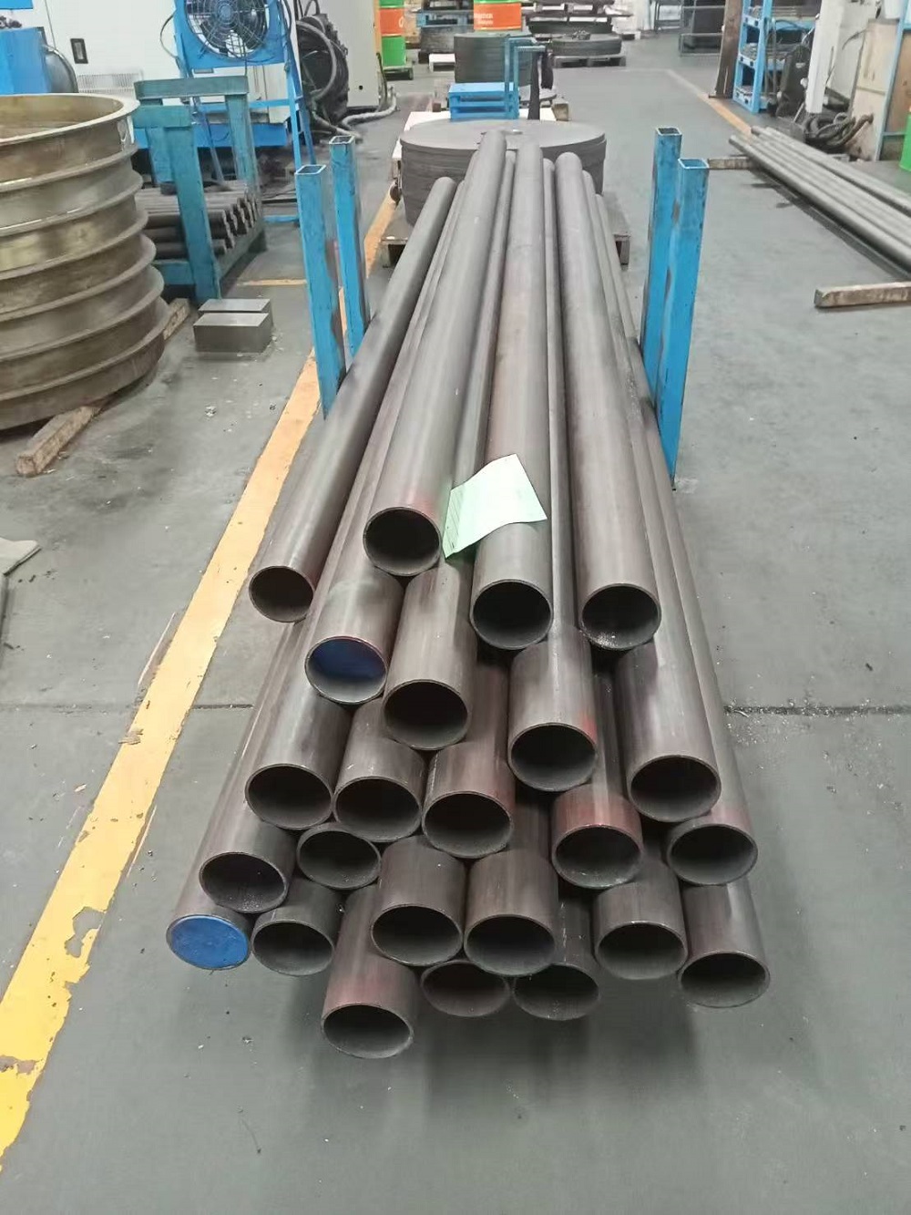 Centerless pipe polishing machine