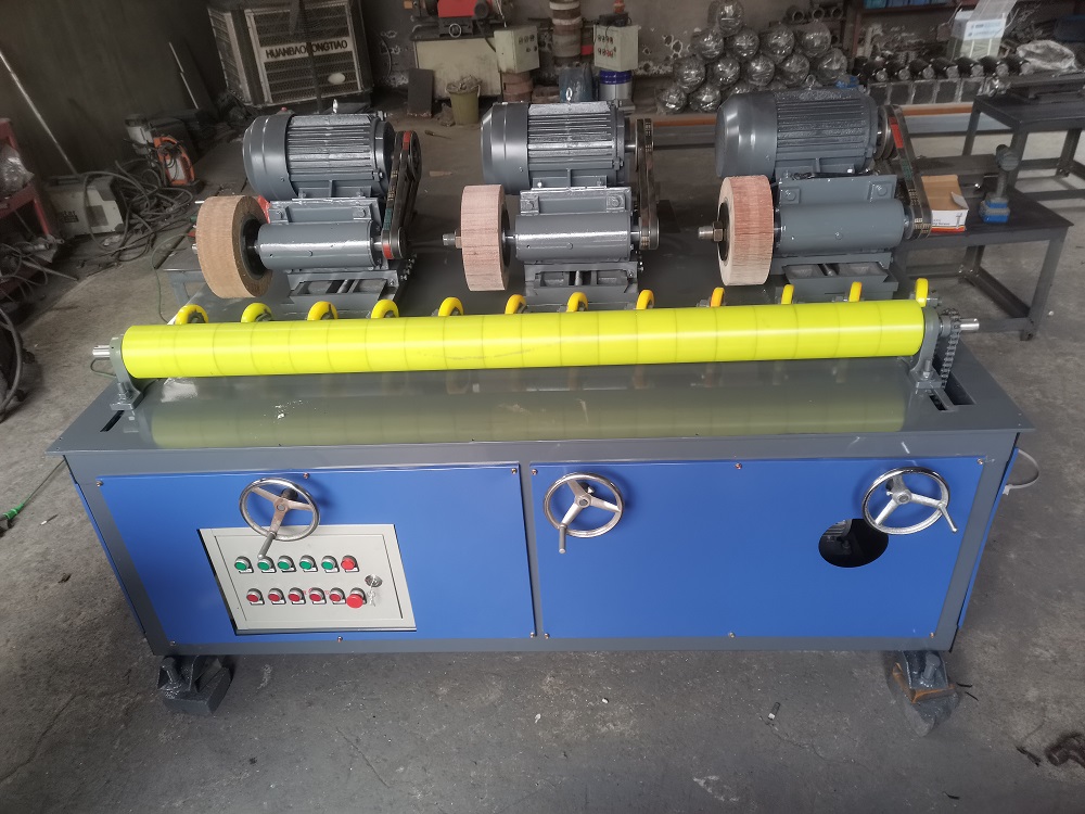 Centerless pipe polishing machine