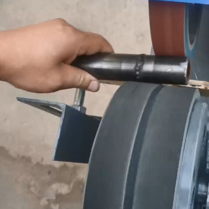 Embossed pipe polishing machine