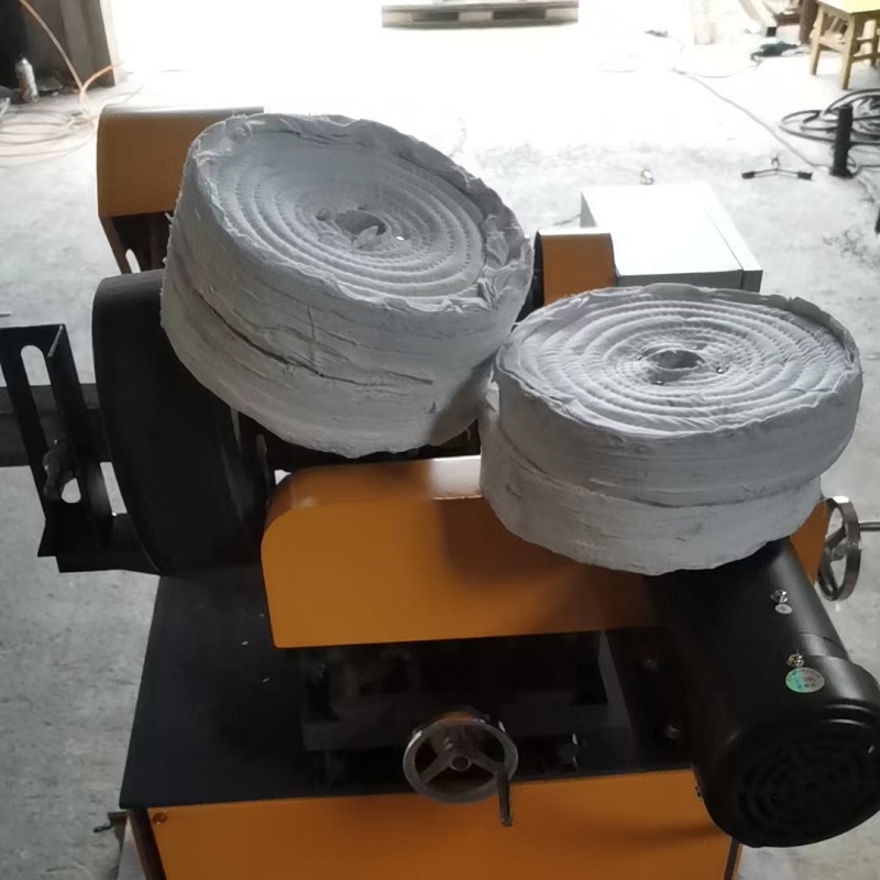 Pipe derusting machine