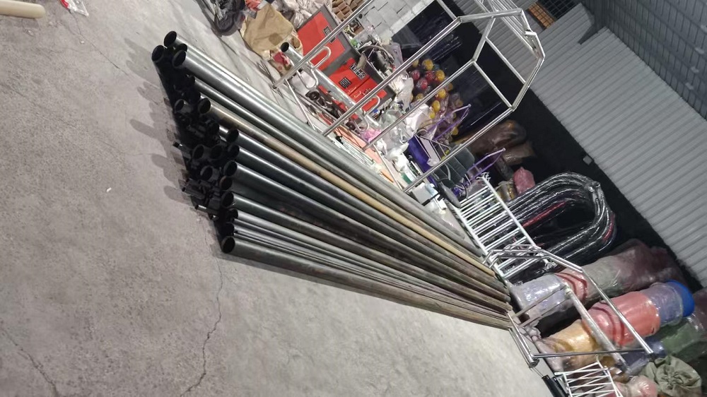 Pipe derusting machine