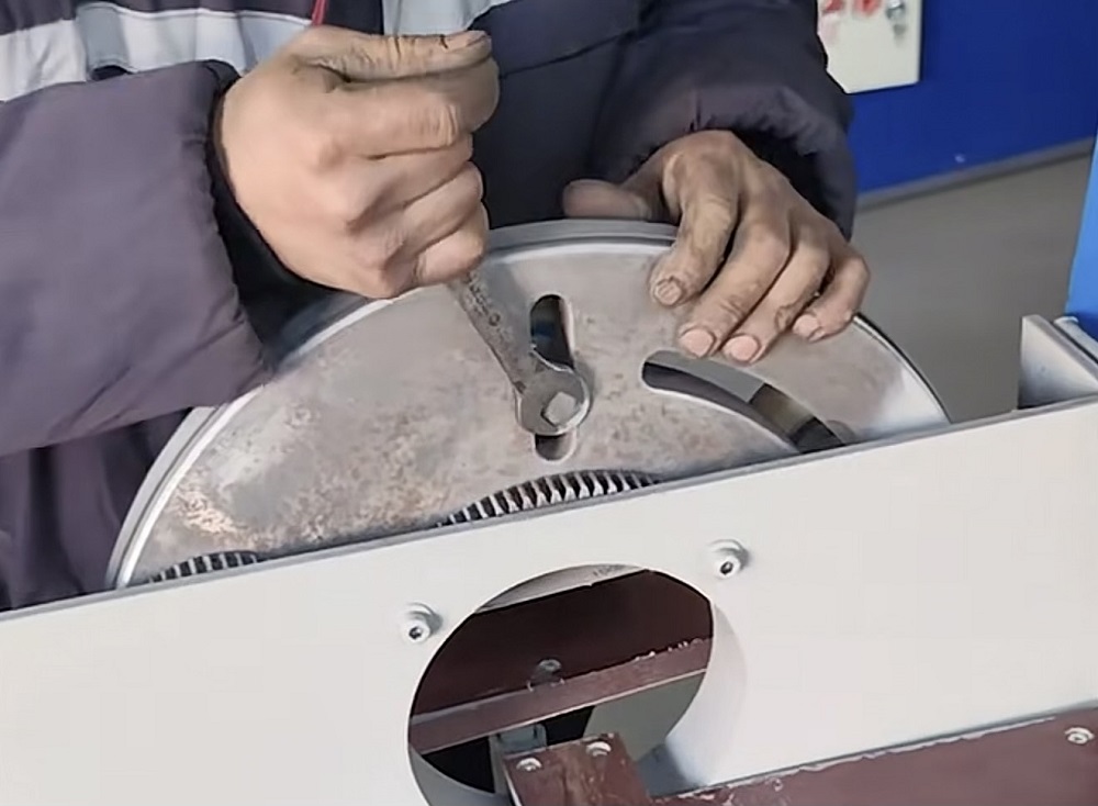 How To Run A Planetary Pipe Polishing Machine For Bent Pipe