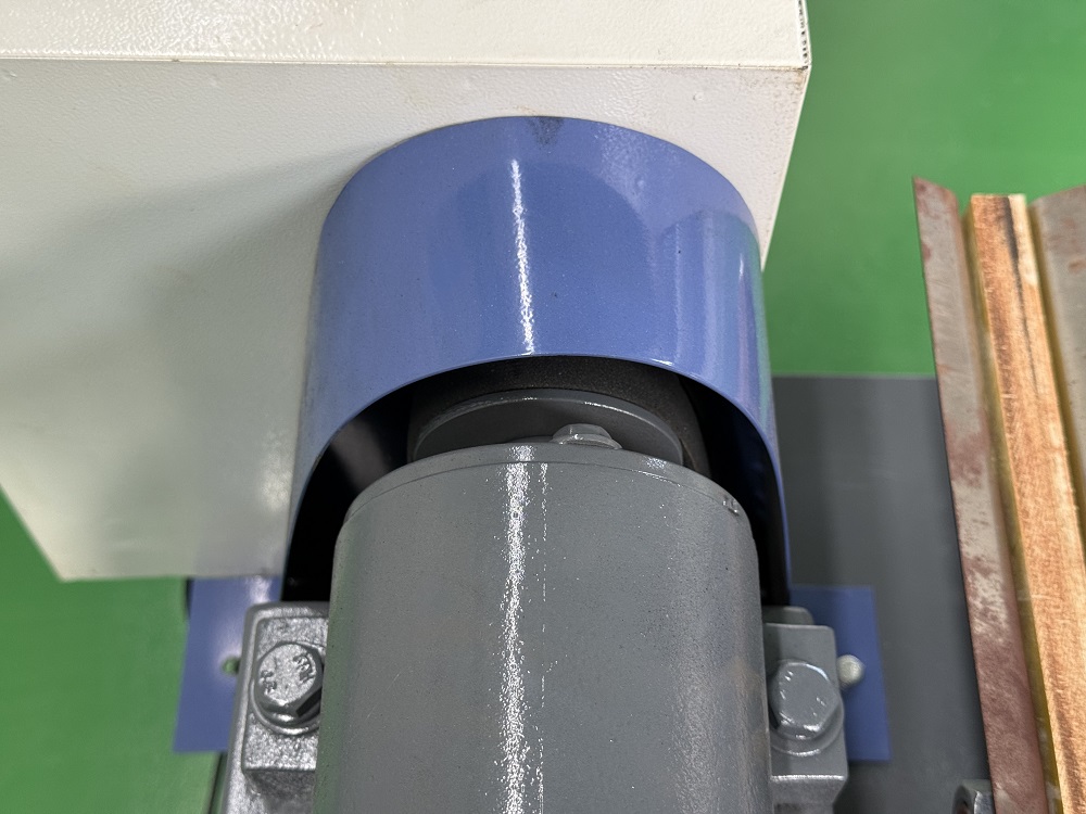 belt connecting to the abrasive wheel motor